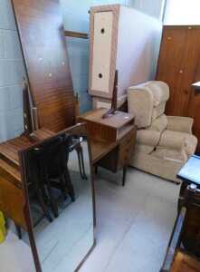 Various furnishings and effects, a Hopewells G-Plan style bedroom suite, comprising two double... - 2