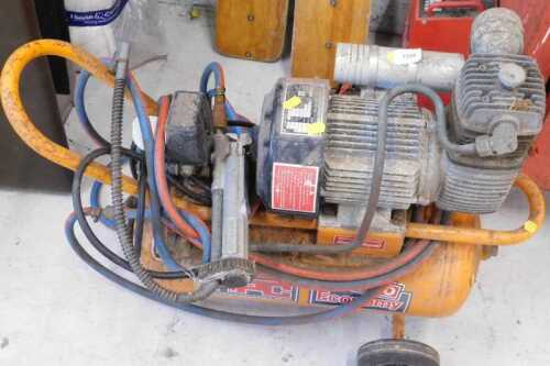 A HPC Economy compressor, displacement number 260, number 6910669, and an Ixtan 150 booster. (2)