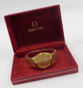 A gentlemen's Omega Seamaster quartz wristwatch, with 3cm diameter gold coloured face, marked... - 5