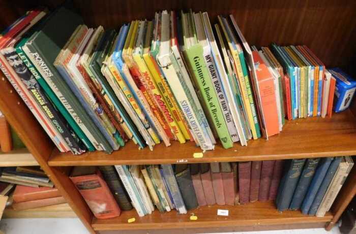 Various books, The Amateur Mechanic, Wonders of Land and Sea volumes 1 and 2, Aubrey Beardsley...