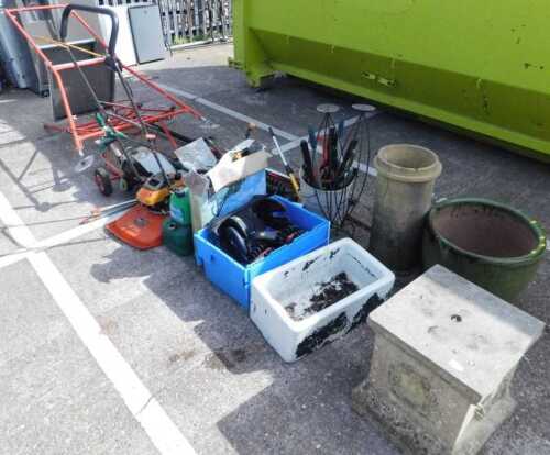 Various garden items, large planter, Belfast sink, various tools, hand tools, Henchman ladder,...