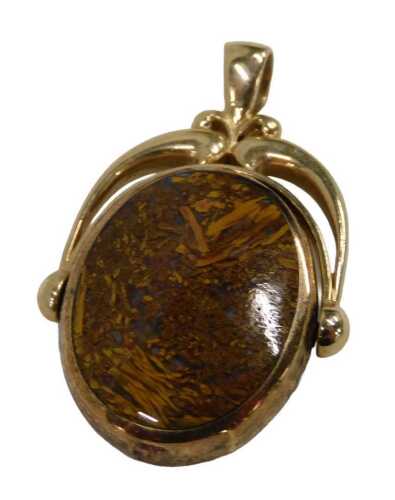A 9ct gold swivel agate fob, set with green and red blood stone, and a patterned and brushed...