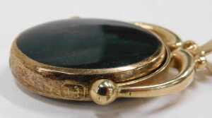 A 9ct gold swivel agate fob, set with green and red blood stone, and a patterned and brushed... - 4