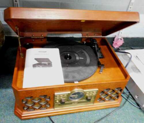 A retro style Zennox Model D3939 record and CD player, with AM/FM radio.