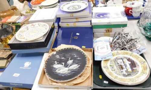 Various collectors plates, Aynsley, Wedgwood year plates, various other collectors plates,...