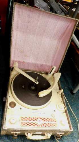 A retro Handy-gram cream Bakelite finish Monarch record player tabletop turntable, in pressed case.