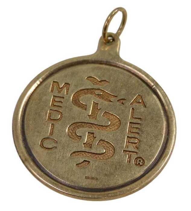 A 9ct gold medic alert pendant, 8.9g.