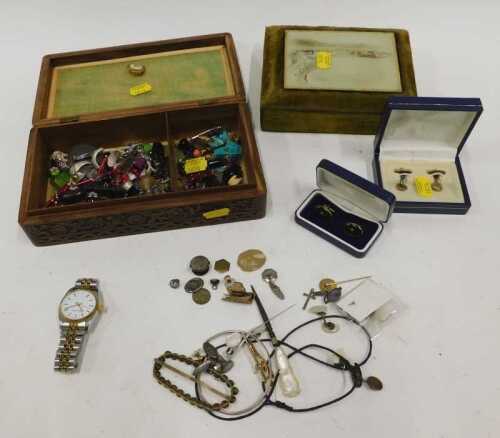 Various costume jewellery and effects, earrings, etc. (1 tray)