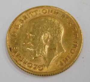 A George V half gold sovereign, dated 1911. - 2
