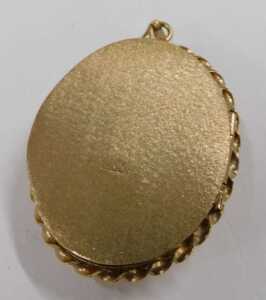 A late 20thC 9ct gold shell cameo locket, the central cameo depicting maiden looking dexter, in... - 2