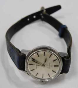An Omega Seamaster ladies wristwatch, with a small silvered baton dial, in stainless steel case,... - 2