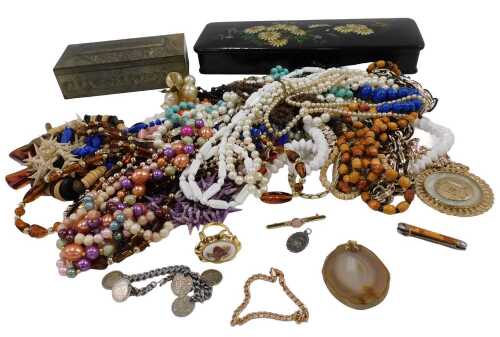 Various costume jewellery and effects, a quantity of beads to include amber style and others,...