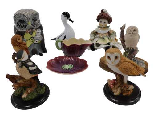 Various pottery and effects, a Country Artist owl, 11cm high, another similar, further owl...