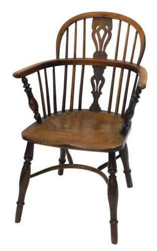 A 19thC yew and elm lowback Windsor chair, with pierced Retford style splat, shaped arm supports...