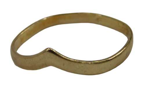 A 9ct gold wishbone ring, ring size J&frac12;, 0.9g.