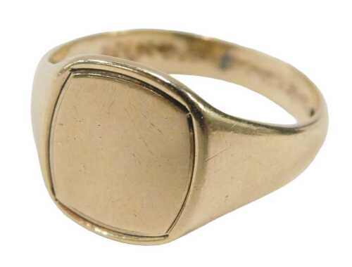 A 9ct gold gent's signet ring, with square plain panel, ring size V, 4.9g.