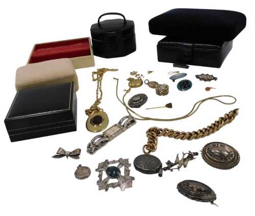 Silver and other jewellery, comprising five Victorian and later silver brooches, an engraved...