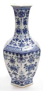 A late 19th/early 20thC Chinese blue and white porcelain vase, of long necked hexagonal form,... - 4