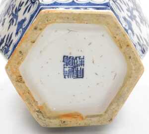 A late 19th/early 20thC Chinese blue and white porcelain vase, of long necked hexagonal form,... - 6