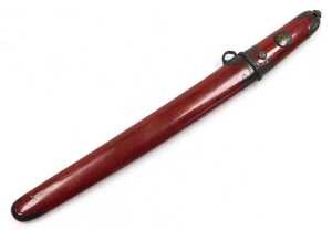 An early 20thC Japanese red lacquer Tanto, the tsuka copper bound with floral engraved roundels,... - 10