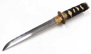 A 20thC Japanese Tanto, the tsuka wrapped in ray skin, and bound with cord, the copper habaki... - 2