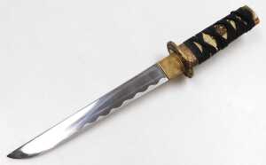 A 20thC Japanese Tanto, the tsuka wrapped in ray skin, and bound with cord, the copper habaki... - 3
