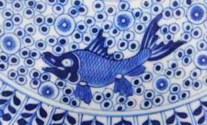 A Chinese Qing Dynasty blue and white five porcelain fishes dish, decorated with fish within... - 3