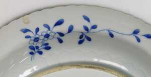 A Chinese Qing Dynasty blue and white five porcelain fishes dish, decorated with fish within... - 9