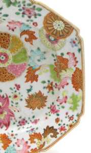 A Chinese Qianlong small famille rose meat platter, decorated in a pseudo tobacco leaf pattern,... - 4