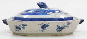 A 19thC Chinese export blue and white porcelain food warmer and cover, decorated with a river... - 2