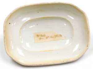 A 19thC Chinese export blue and white porcelain food warmer and cover, decorated with a river... - 7