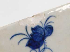 A 19thC Chinese export blue and white porcelain food warmer and cover, decorated with a river... - 10