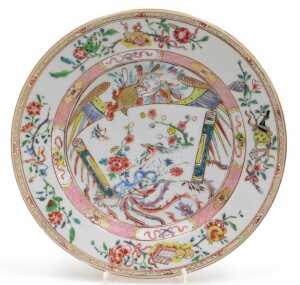 A Chinese Qianlong famille rose export porcelain plate, decorated with cranes, a castle and... - 5