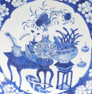 A Chinese Qing Dynasty blue and white porcelain charger, decorated with vases and urns of... - 2