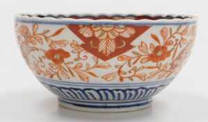 A Japanese Meiji period Imari porcelain bowl, of fluted form, decorated with reserves of hoho... - 11