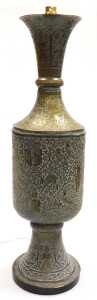An early 20thC Anglo-Indian brass vase, converted to a table lamp, embossed with huntsman, gurus,... - 4
