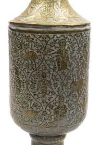 An early 20thC Anglo-Indian brass vase, converted to a table lamp, embossed with huntsman, gurus,... - 7
