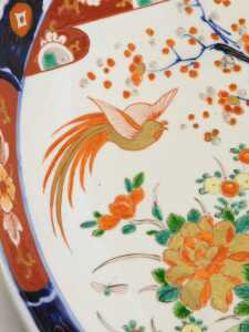 A Japanese Meiji period porcelain Imari charger, decorated with birds in a garden, with a prunus... - 3