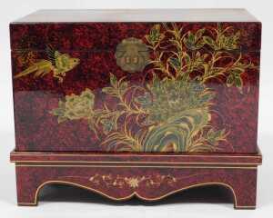 A Chinese scumbled red and black lacquer chest, decorated with birds and flowers, having a... - 2