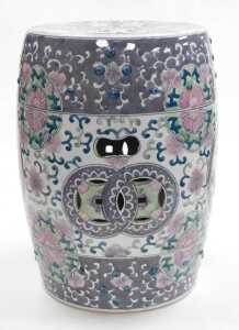 A late 20thC Chinese porcelain garden seat, of barrel form, decorated with reserves of flowers... - 2