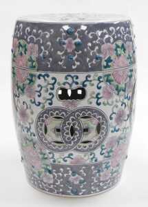 A late 20thC Chinese porcelain garden seat, of barrel form, decorated with reserves of flowers... - 4