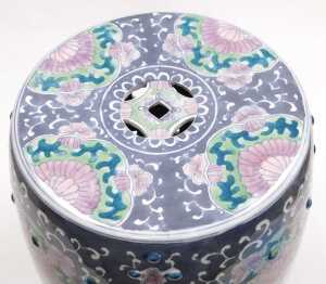 A late 20thC Chinese porcelain garden seat, of barrel form, decorated with reserves of flowers... - 5