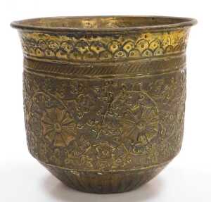 An early 20thC Anglo-Indian brass jardiniere, embossed with flowers and scrolling leaves, raised... - 4