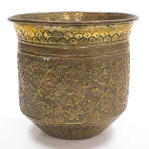 An early 20thC Anglo-Indian brass jardiniere, embossed with flowers and scrolling leaves, raised... - 5