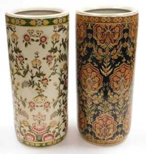 A Chinese porcelain stick stand, of cylindrical form, polychrome decorated with flowers, printed... - 4