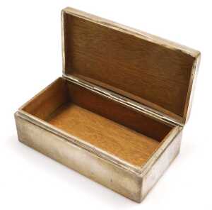 An early 20thC Chinese silver cigarette box, with stipple engraving, rectangular reserve,... - 8