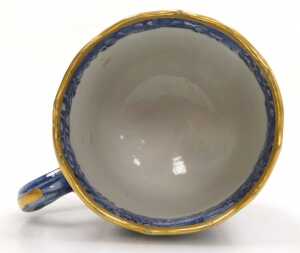 A Chinese Qianlong blue and white porcelain saucer, decorated with a river landscape, gilt... - 8
