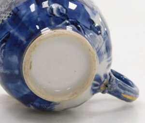 A Chinese Qianlong blue and white porcelain saucer, decorated with a river landscape, gilt... - 9