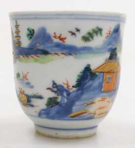 A Chinese Qianlong blue and white porcelain saucer, decorated with a river landscape, gilt... - 11