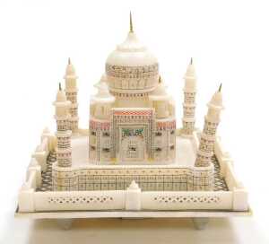 An Indian alabaster illuminated model of the Taj Mahal, 8.5cm high, 20.5cm wide. - 3